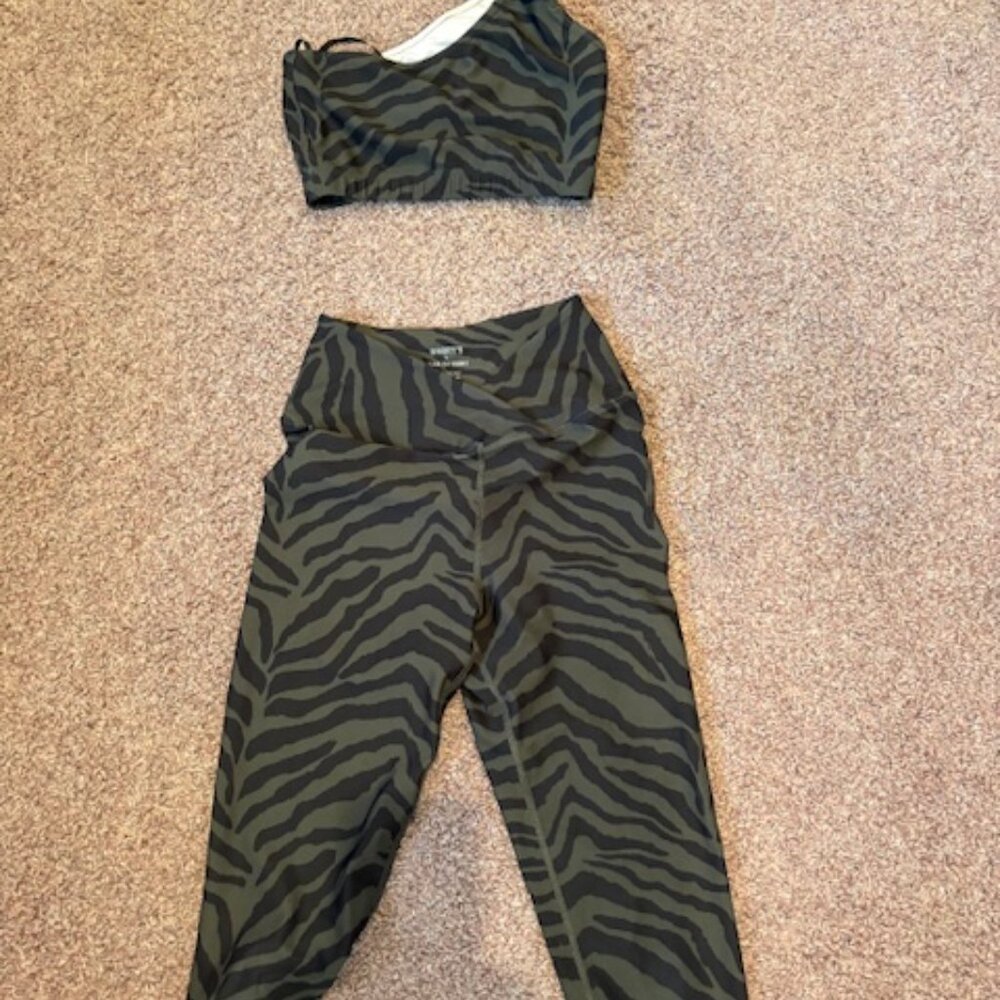 Barry's Camo Workout Set